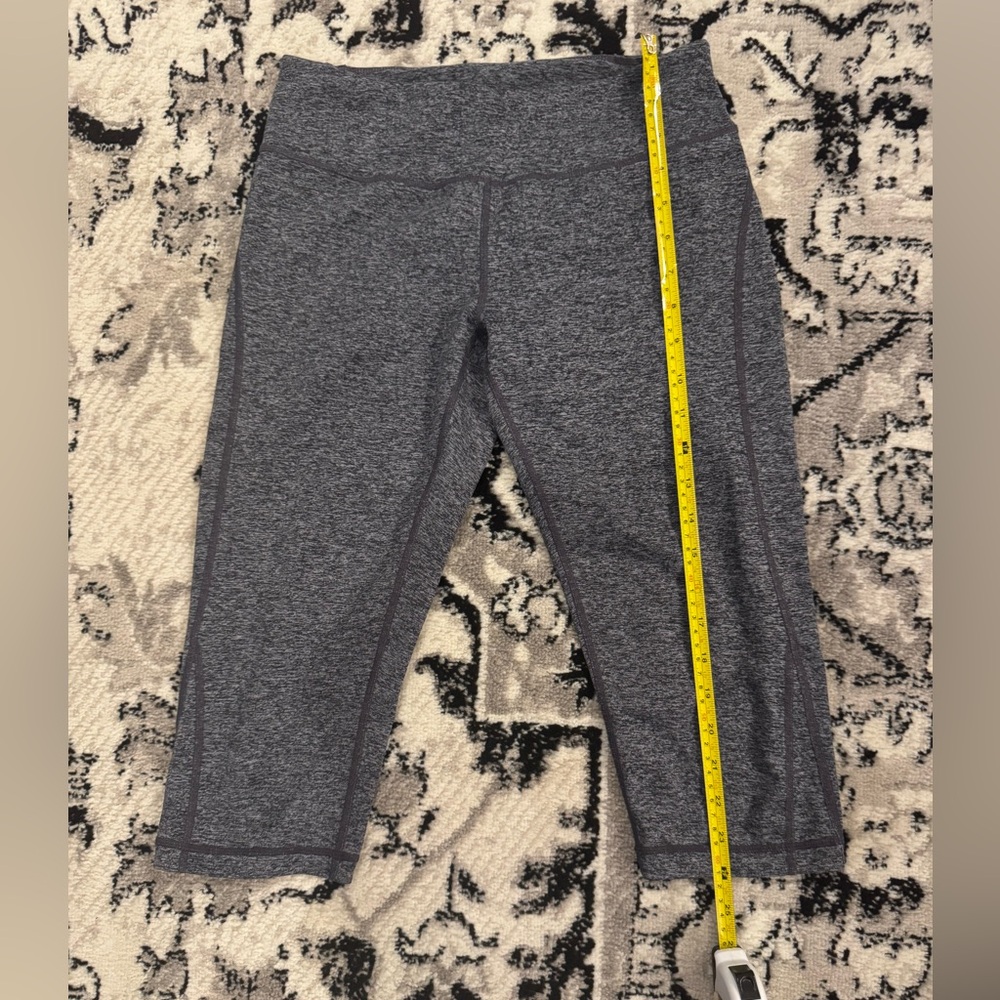 Zella space gray below knee leggings